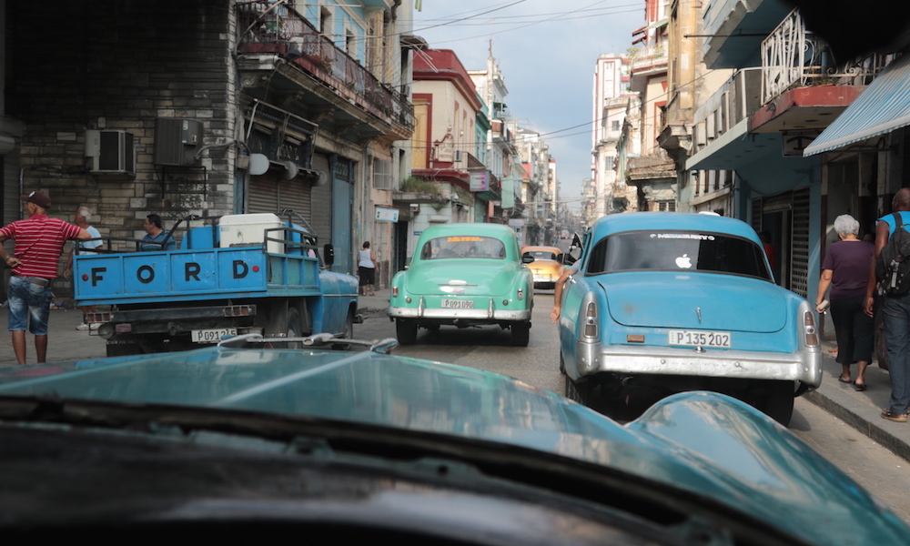 Los taxis colectivos transportan a una parte significativa de la población en La Habana (Foto: Ismario Rodríguez)
