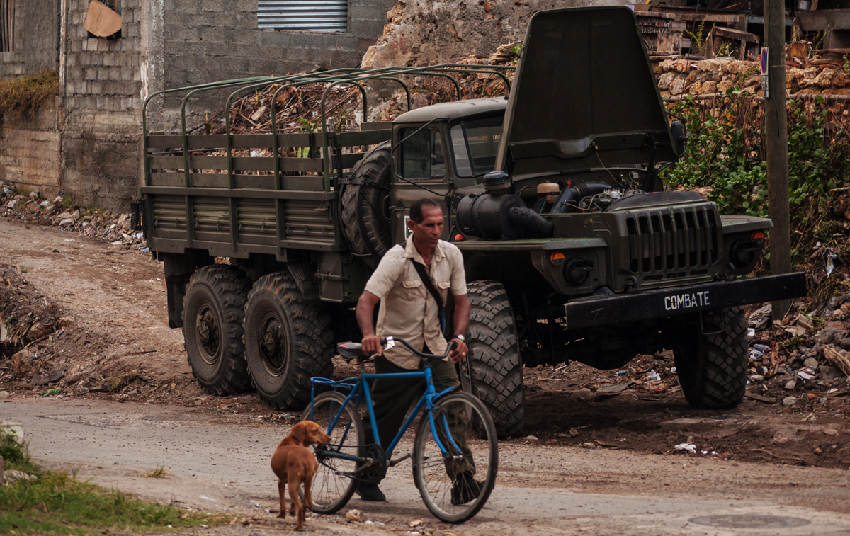 A pesar de los destrozos, la vida en Baracoa no se detiene (Foto: Julio Batista)