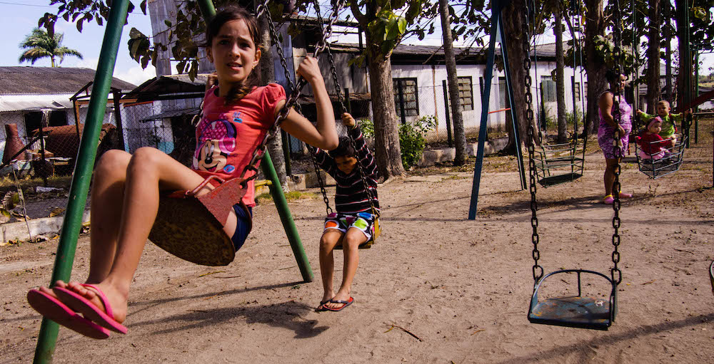 Niños en el parque infantil (Foto: Maykel González Vivero)